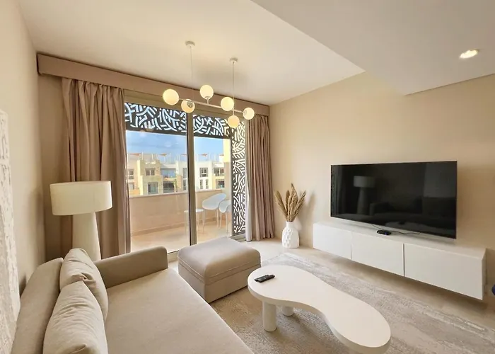 Dazzling 2 Bdr W Rooftop Mangroovy Free Pool & Access *