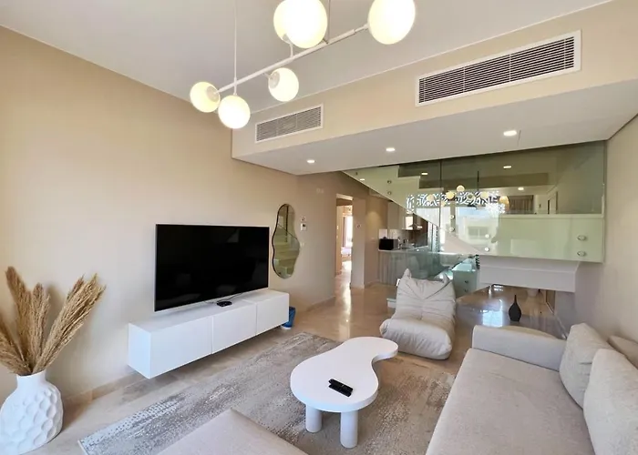 Dazzling 2 Bdr W Rooftop Mangroovy Free Pool & Access *