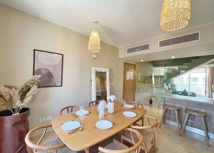 Dazzling 2 Bdr W Rooftop Mangroovy Free Pool & Access