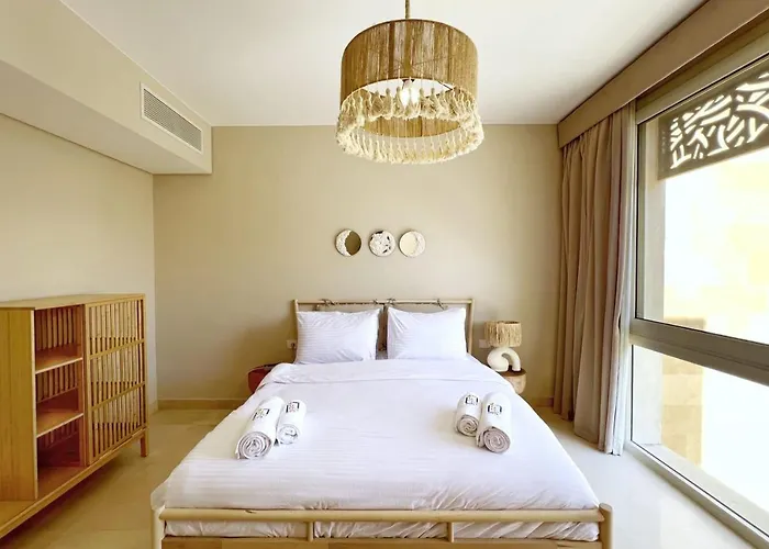 Dazzling 2 Bdr W Rooftop Mangroovy Free Pool & Access
