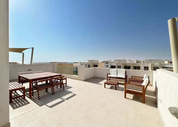 Dazzling 2 Bdr W Rooftop Mangroovy Free Pool & Access Hurghada
