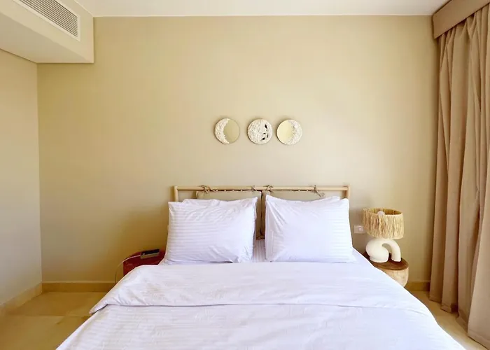 Dazzling 2 Bdr W Rooftop Mangroovy Free Pool & Access *