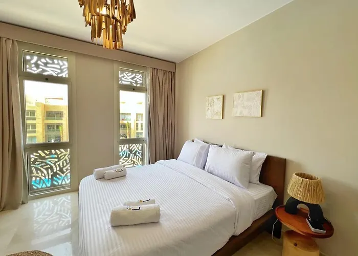 Dazzling 2 Bdr W Rooftop Mangroovy Free Pool & Access